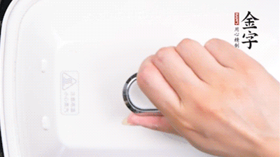 大火煮開后，再上鍋中火蒸20分鐘，出鍋后撒上蔥花。