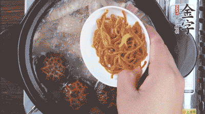 放蟲(chóng)草花再煮10分鐘。