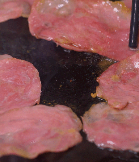 金字淡火腿用黃油/橄欖油煎熟。