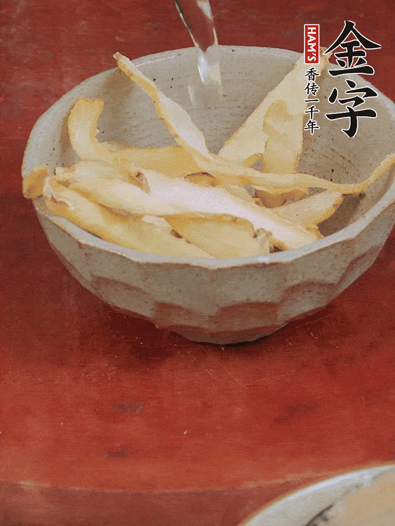 玉竹、花菇分別清水泡發(fā)。