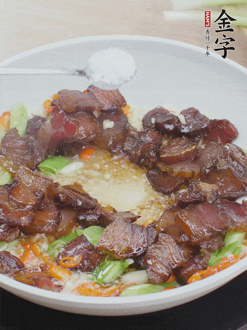 下醬油肉，一點(diǎn)生抽、白糖調(diào)味。
