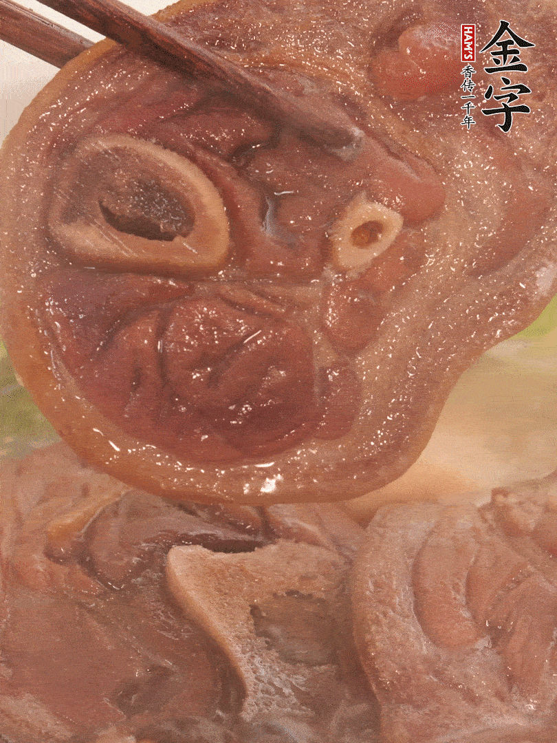 大火燒開后，調(diào)成小火燜煮30分鐘，煮至蓮藕軟糯。