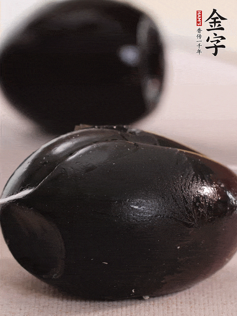 娃娃菜金針菇去跟洗凈，皮蛋改刀。