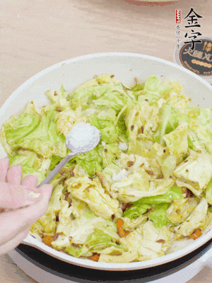 一點(diǎn)鹽、糖調(diào)味。