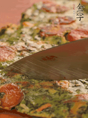 小火煎3分鐘后翻面，蓋蓋兒燜2分鐘。