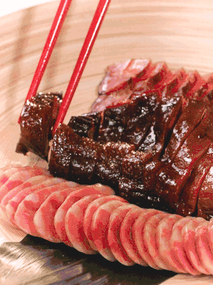 香腸、醬肉適合切片、醬鴨適合切塊。