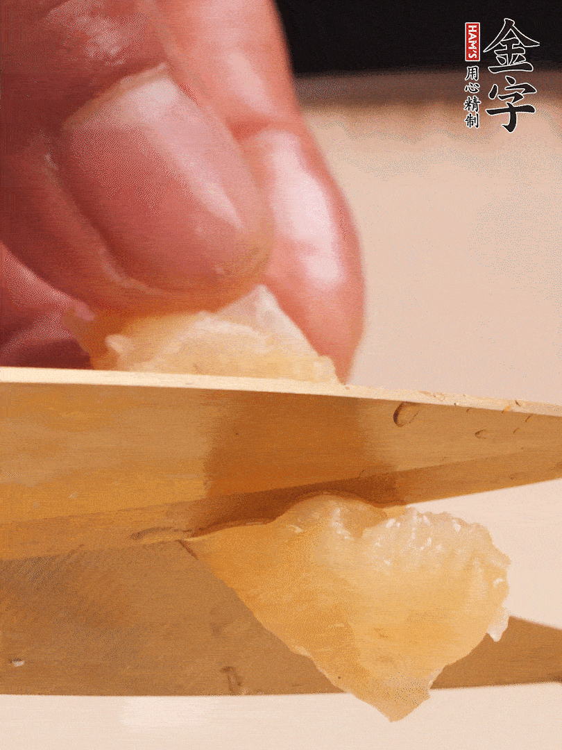 取出放入清水中，清洗表面，再剪成小段