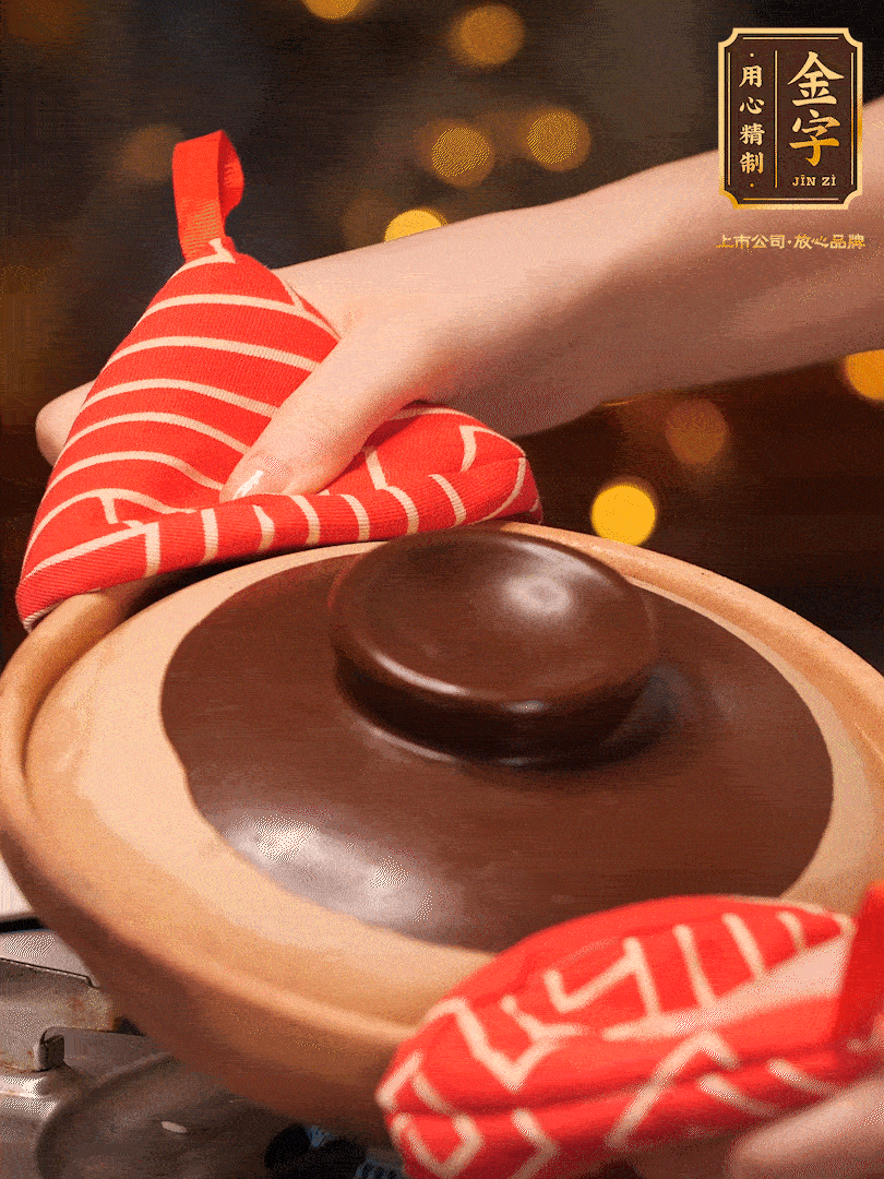 想要有嘎嘣脆鍋巴的關(guān)鍵（傾斜砂鍋，讓每個側(cè)邊都均勻加熱一分鐘）