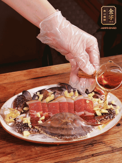 冷水上鍋蒸12分鐘（具體看蟹的大小），最后撒上蔥絲、澆上熱油即可