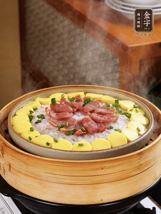 最后蔥花點(diǎn)綴。