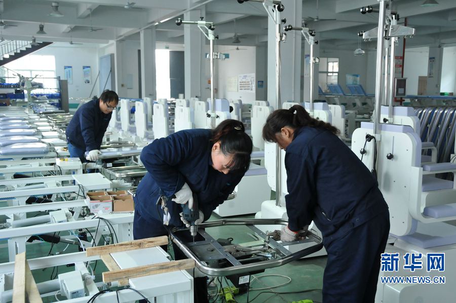 河南內(nèi)黃:康復(fù)醫(yī)療設(shè)備產(chǎn)銷(xiāo)兩旺 河南內(nèi)黃:康復(fù)醫(yī)療設(shè)備產(chǎn)銷(xiāo)兩旺