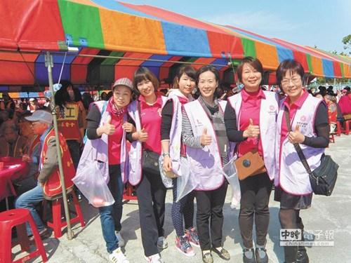 大陸配偶在臺(tái)不忘付出關(guān)懷常為弱勢(shì)發(fā)聲(圖)