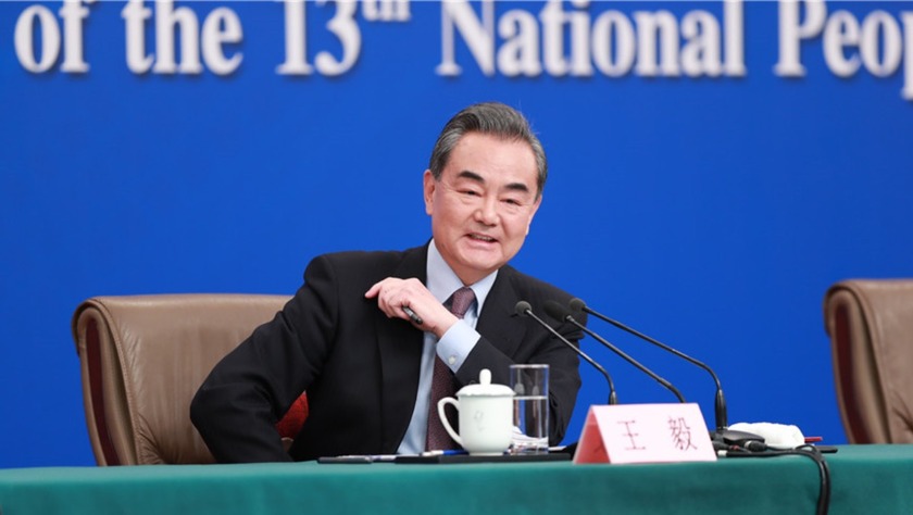 外長(zhǎng)記者會(huì)媒體云集 面對(duì)尖銳問題王毅從容應(yīng)對(duì)